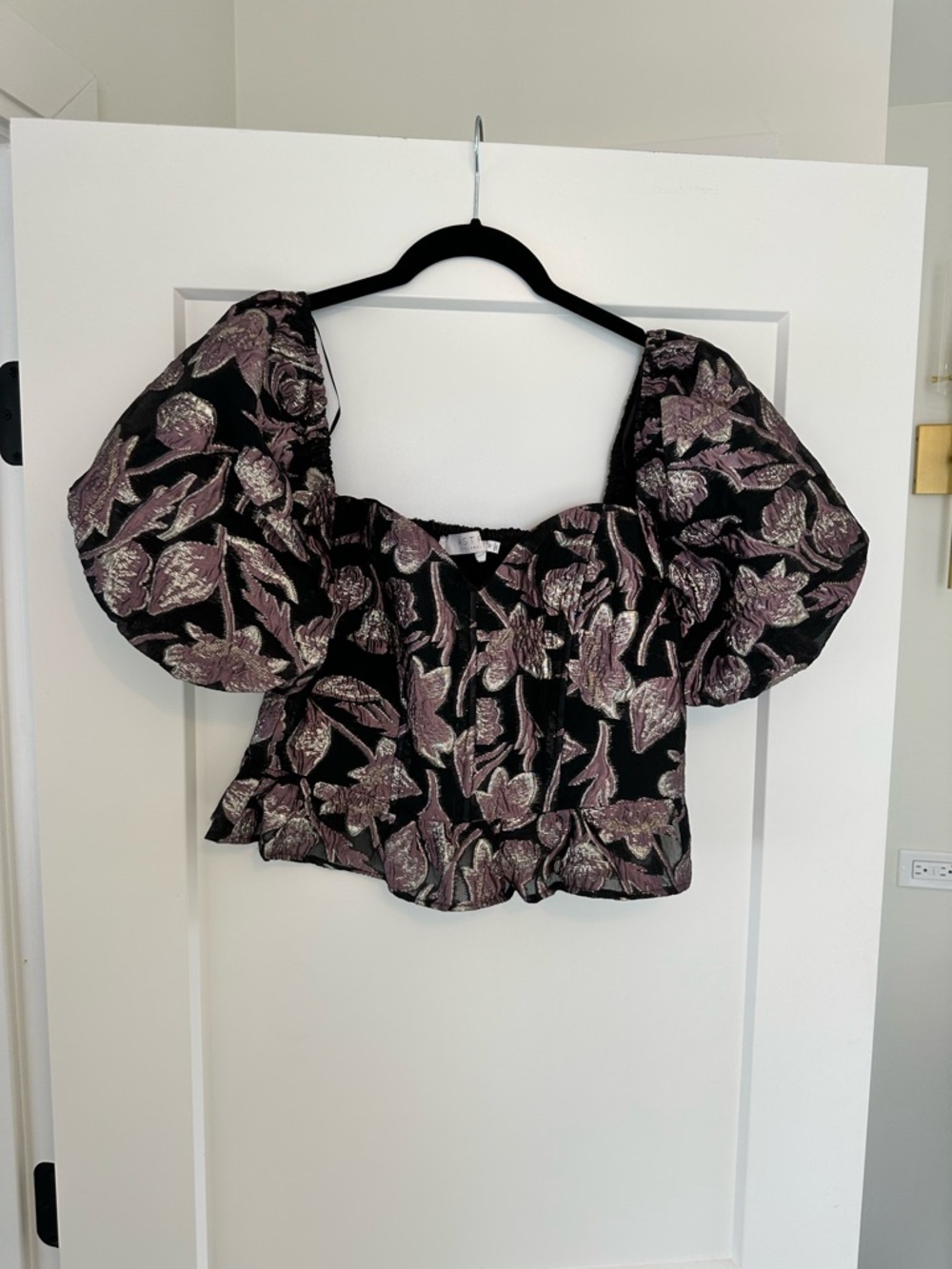 Astr Puff-Sleeve Jacquard Crop Top in Black and Lilac